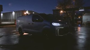 Vahva, tehokas ja monipuolinen Proace on suunniteltu vastaamaan kaikkiin kuljetustarpeisiin. Uudistunut Proace tuo mukan...