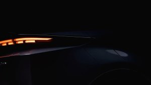 Täysin uusi, täyssähköinen Toyota C-HR+ on yhdistelmä tyyliä ja tehoa: coupémaiset linjat kohtaavat erinomaisen ajettavu...