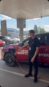 Huipputason teknologialla varustettu täysin uusi Toyota RAV4 yhdistää lataushybridivoiman siihen turvallisuuteen ja suor...