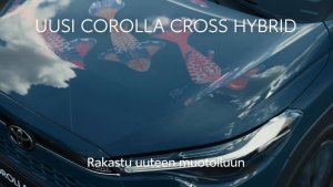 Tähän koko perheesi rakastuu: Toyota Corolla Cross Hybrid ihastuttaa käytännöllisellä tilavuudellaan. Korkean ajoasennon...