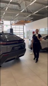 Tervetuloa koeajamaan täysin uusi Toyota C-HR+ ! C-HR+ yhdistää dynaamisen muotoilun, vakaan ja matalan ajoasennon, komp...