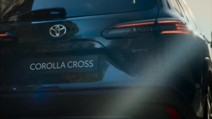 Tähän koko perheesi rakastuu: uusi, entistäkin tyylikkäämpi Toyota Corolla Cross Hybrid ihastuttaa käytännöllisellä tila...