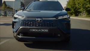 Tähän koko perheesi rakastuu: Toyota Corolla Cross Hybrid ihastuttaa käytännöllisellä tilavuudellaan. Korkean ajoasennon...